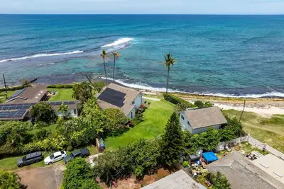 Image de Mā’ili Blue Estate by Gather: Oceanfront Retreat w/ Beach Access & Sunset Views
