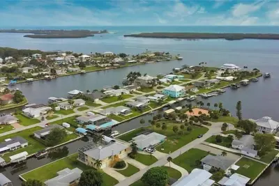 Image de Saltwater Pool & Spa Villa on a Gulf-Access Canal
