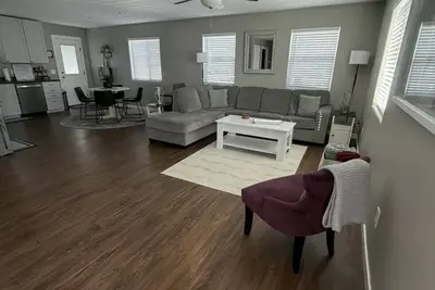Image de Your Home Away From Home\nQuiet, Modern, & Open 1