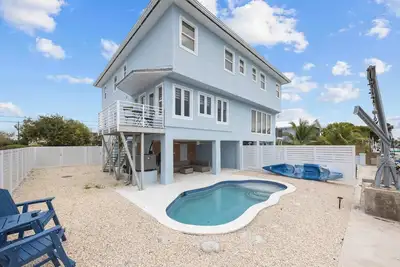 Catch of the Bay -  Waterfront - Pool - 35' Dock