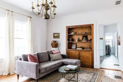 Image de The Kenwick Pied-à-terre - Lexington Apartment with Historic Charm