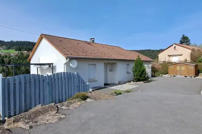 Image de Maison de vacances 'Maison des Érables' avec terrasse privée, Wi-Fi et climatisation