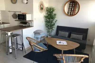 Image de Charmant meublé avec piscine et parking privé par Kaz'Concept
