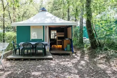 Image de Camping 3 étoiles - Piscine  - ccbfg00