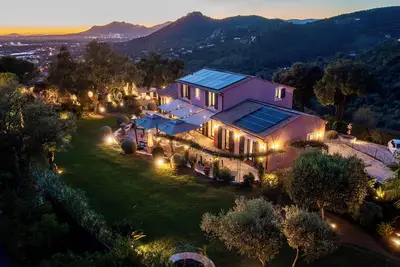 Image de Piscine privée | Vue panoramique | Calme | 8 Personnes