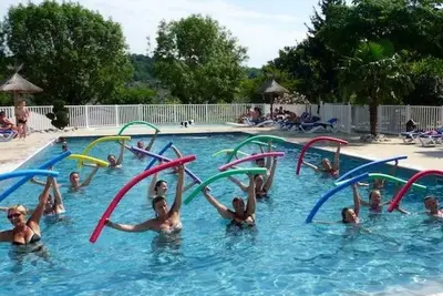 Image de Camping 3 étoiles - Piscine  - ccbg0di