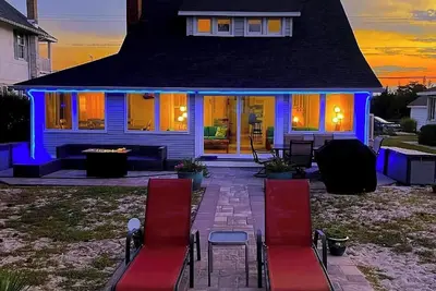 Image de Experience a tranquil beachfront retreat. Family & pet-friendly