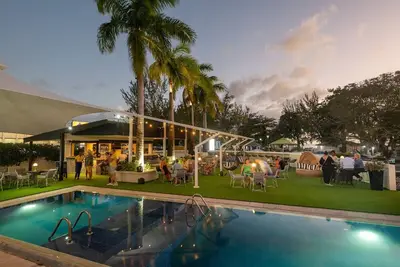 Image de Relaxing South Coast Stay | Modern Amenities, Pool & Prime Location