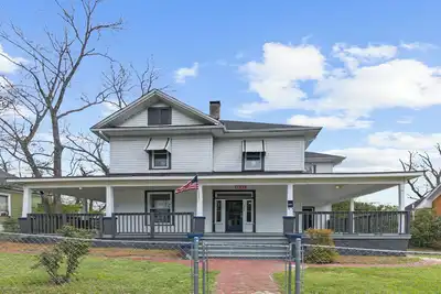 Image de Heritage Haven Estate- Near Crossplex/Groups/Patio