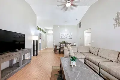 Image de Serene Escape: Near Disney, South-Facing Pool & Game Room