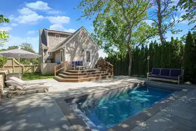 Image de 4-bedroom house with Ac and heated saltwater pool walking distance to Edgartown