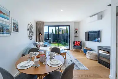 Image de Modern Warm & Cosy Townhouse - 5min to Wānaka