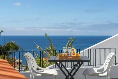 Image de Casinha Azul - 2 chambres avec vue sur la mer à Funchal
