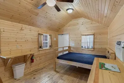 Image de Pine Lakes Adventure Stay | Waterpark, Fishing & Lakefront Fun | Lake Views