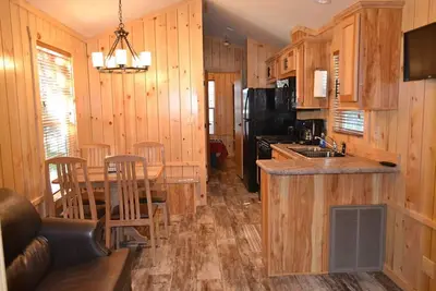 Image de Scenic Waterfront Cottage | Steps to Pine Lake & Family-Friendly Resort