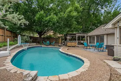 Image de Pool Days & Pergola Nights | Family-Friendly N Austin Home Mins to Domain & Q2