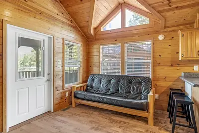 Image de Adventure at Pine Lakes | Cabin Stay | Swim, Fish & Explore Nature