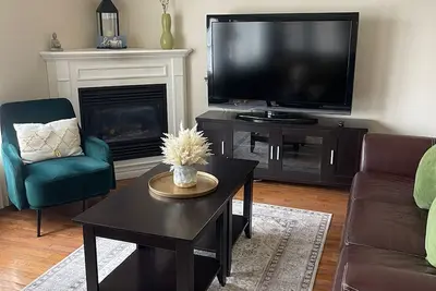 Image de Quiet, Cozy 3 bed, Walk to Riverside 15min to Dt-Monthly Stays