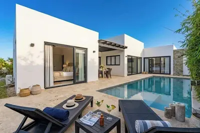 Modern Luxury Villa with Private Pool Ocean Village