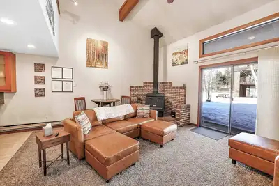 Image de Sunny McCall Getaway Sleeps 8, Pool & Walk To Lake