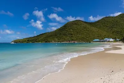 Image de Anse Marcel Beachfront Bliss: Modern Suite with Balcony and Garden View