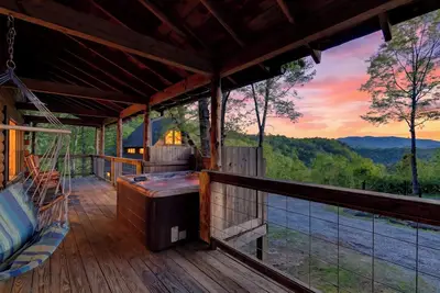 Image de Private Hot Tub + Fire Pit + Covered Deck + Views | Near Smokies + Townsend