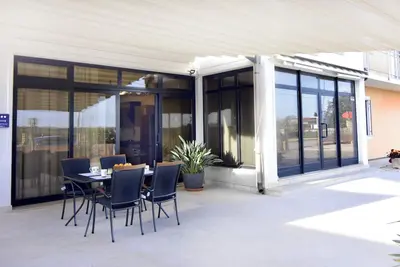 Image de Séjour premium avec terrasse et barbecue