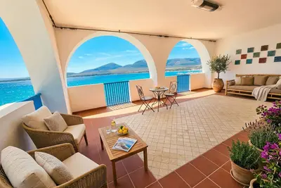Image de ClickSardegna - Villa Horizon avec jacuzzi et vue sur la Baie des Nymphes