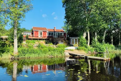 Image de Holiday home Lunding! Holiday home near the lake in southern Småland. Jetty and sauna.