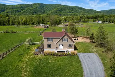 Image de 7-Acre Horse Farm with Mountain Views, Hot Tub, Sauna, Game Room, Sleeps 10