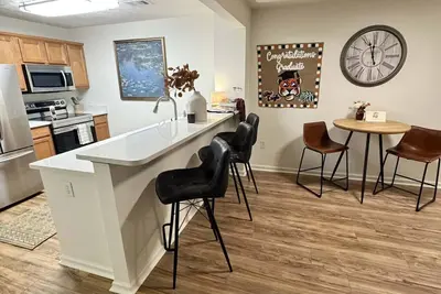Image de Tbd-0. 4 walk, 2q, patio, park