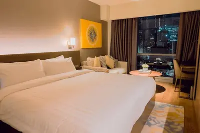 Image de Stylish King Suite with Modern Comforts