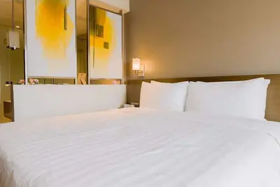 Image de Classy suite room with river view