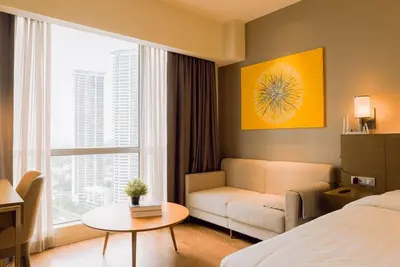 Image de Modern Hotel-Inspired Apartment