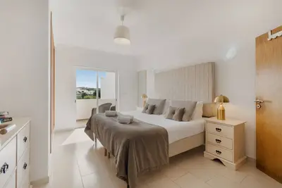 Image de New 2026! Sunny Terrace House | Bbq, Pool & Relax