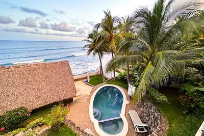Image de VillaDelOlas absolute oceanfront 5-bedroom private villa - Atami Gated Community