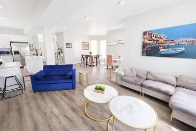 Image de Two king suites, four bedrooms 3. 5 bath