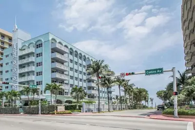 Image de Beachfront 2br Suite | Pool, Balcony & Ocean View