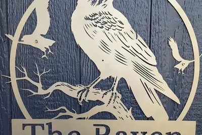 Image de The Raven, a unique Edgar Allan Poe inspired Gothic themed home