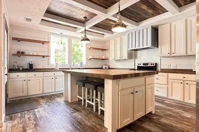 Image de Cozy woodland home on private road