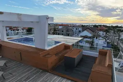 Image de Penthouse de luxe avec vue sur la mer et le coucher du soleil sur
