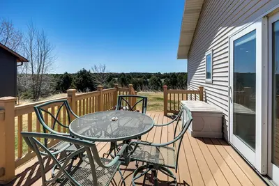 Image de < 1 Mi to Calamus Lake! Group Adventure Base