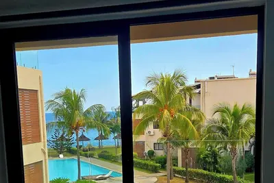 Image de Ocean View 3br Pool Condo| 2 baths| Sleeps 6| 50m walk to Flic-en-Flac Beach
