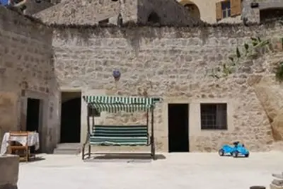 Image de Cave accommodation in Cappadocia with stunning views over valleys and Mt. Argeus