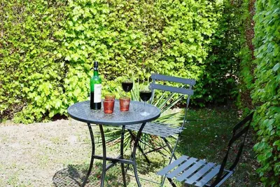 Image de Bungalow with barbecue and garden