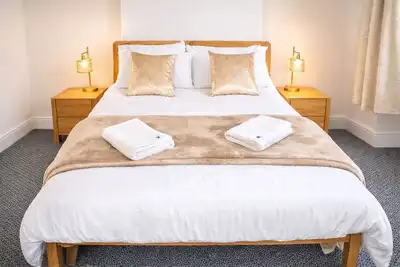 Image de Spacious 4br House Near Liverpool • Sleeps 7 • Parking • 2 WCs
