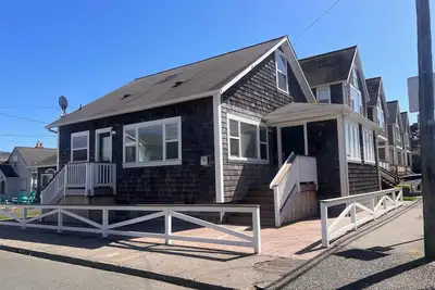 Image de Downtown - The Pilot House Seaside Retreat | Hot Tub • Walk to Beach • Pet-Frien