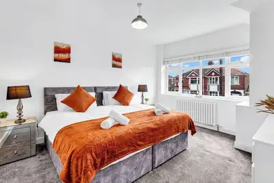 Image de Spacious 3-Bed Home with Huge Private Garden - Next to Trafford Centre
