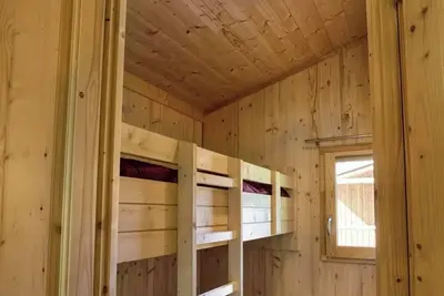 Image de Cabane en bois insolite, cosy camping piscine avec pieds partout familial
