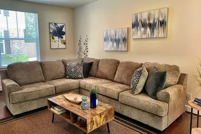 Image de Great Woodlands location yet quiet, gated, well maintained, 3 br home